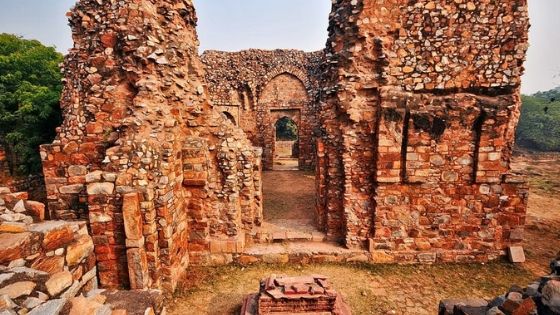Mehrauli Archaeological Romantic Park For Couples in Delhi