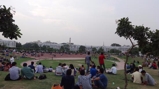 दिल्ली में कपल के लिए घूमने वाले पार्क
