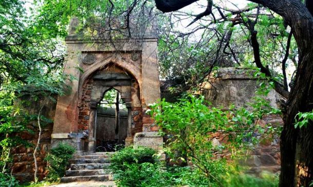 Top Haunted Places in Delhi in Hindi